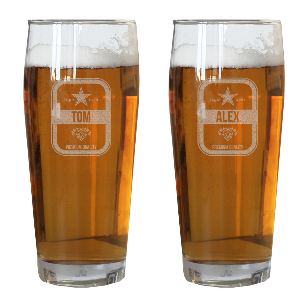 Due bicchieri da birra personalizzati con nomi diversi